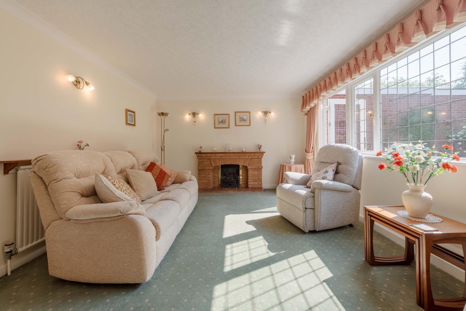 4 bed property in Cranbourne Road, Stourbridge